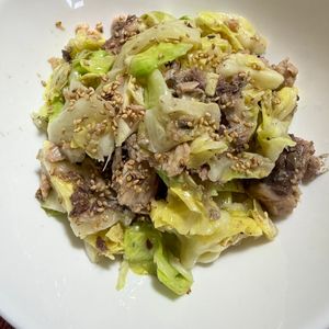 ゆっこの作ってみた!投稿(包丁不要！5分で【キャベツとさばの旨だれ和え】さば缶で簡単◎)