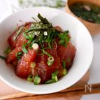 〈マグロの漬け丼〉半額マグロをレンジと15分で激ウマに変身！