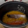 【炊飯器にお任せ!】秒でなくなる!鮭とコーンの炊き込みご飯の工程1