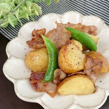 カリッほくっじゅわ〜♪
新じゃがと豚バラのバタぽん炒め