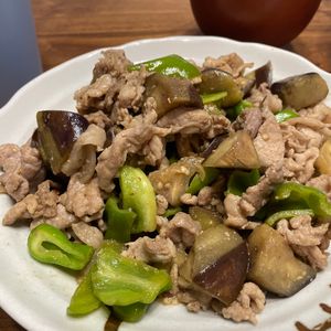 てきなーすの作ってみた!投稿(美味しすぎる♡【豚なすピーマンのオイポン炒め】)
