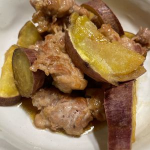 しょうこの作ってみた!投稿(【豚肉とさつまいもの甘辛煮】甘辛ほっこり和食♡)