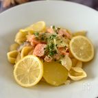 鮭のクリームチーズ煮のオレキエッテ（ペンネ）