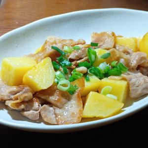 ひろりぃの作ってみた!投稿(ほっくり柔らか豚こまで【バター豚じゃが】)