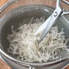 スプーンで混ぜて焼くだけ♪冷めてもふわふわ【腸活ナゲット】の下準備