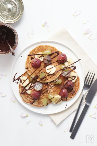 ぶどうのせチョコソースがけパンケーキ By 前田なおひろ レシピサイト Nadia ナディア プロの料理家のおいしいレシピ