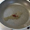 材料2つでパパッと！【ちくわと玉ねぎの甘辛焼き】の工程1