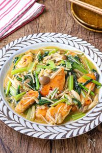 旨みぎっしり！とろとろ【鮭ときのこの鶏だしあんかけ】栄養満点