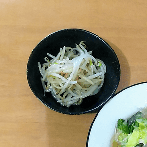 かおちゃんの作ってみた!投稿(10秒茹で♪シャキシャキもやしの旨味噌ナムル)