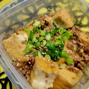 ヴェルの作ってみた!投稿(レンジで簡単！豚ひき肉100gえのきでカサ増し厚揚げピリ辛煮)