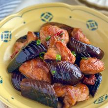 鶏肉となすの甘辛梅黒酢炒め\こっくりしたおいしさ♪ /