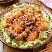 【ぶりの唐揚げのねぎごま甘酢だれ】たっぷりレタスと一緒に♡