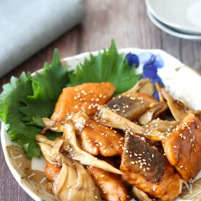 ご飯がめっちゃ進むおかず♡秋鮭と舞茸の甘辛炒め