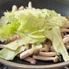 【別茹で不要◎】キャベツとベーコンの醤油ガーリックパスタの工程1