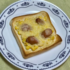 キャピタンの作ってみた!投稿(コーンたっぷりガーリックマヨピザ♪市販のピザ生地で簡単!)