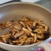ご飯がすすむ簡単副菜【しめじと蓮根の甘酢炒め】の工程3