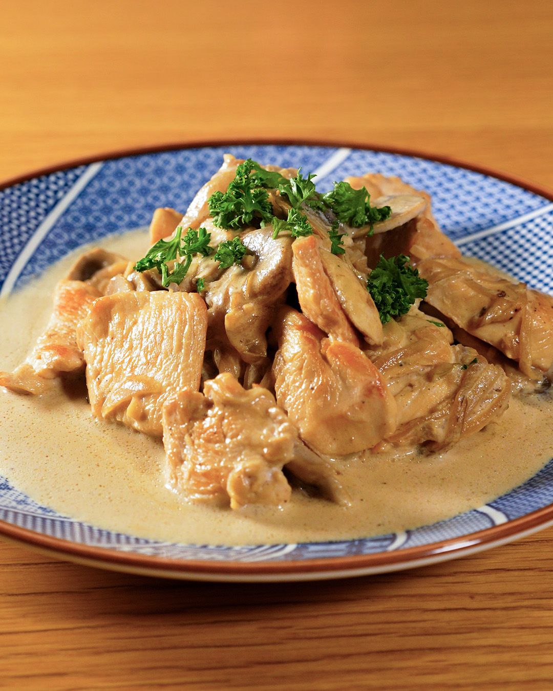 鶏胸肉 胸肉の旨みを味わう！鶏胸肉のワイルドクリーム煮 | レシピサイトNadia