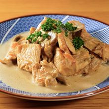 胸肉の旨みを味わう!鶏胸肉のワイルドクリーム煮