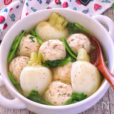 かぶと鶏団子のコンソメスープ♩かぶを丸ごと使う!おかずスープ
