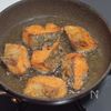 今が旬♡カラッと揚げ焼きで秋鮭のから揚げの工程5