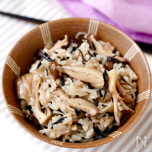 食物繊維たっぷり【ひじき入り白滝ときのこの炊き込みご飯】