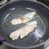 タラのソテーとほうれん草のクリームソースかけの工程1