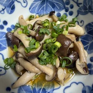 ゆっこの作ってみた!投稿(【レンチン３分🍄】しめじの旨塩ナムル)