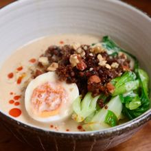 牛乳とピーナツペーストで作るマイルド担々麺