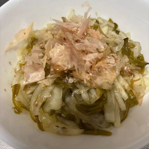 ちちちの作ってみた!投稿(めかぶの美味しい食べ方😋食感最高♪めかぶ大根サラダ🤩🥗)