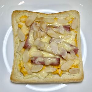 キャピタンの作ってみた!投稿(朝食にぴったり！カレー香るスクランブルエッグトースト)