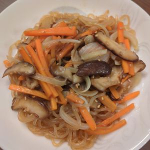たりおの作ってみた!投稿(旨味たっぷり♡【しらたきと野菜のチャプチェ風炒め】腸活にも◎)