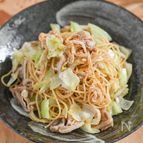 お酒がすすむパスタ！豚なんこつとキャベツの和風パスタ