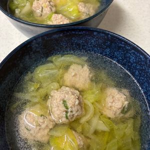 ミントミントの作ってみた!投稿(【キャベツと鶏だんごの塩スープ煮】煮込み5分でほっこり♪)