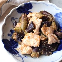 【ヘルシーおかず】茹で茄子と鶏胸肉の胡麻味噌和え