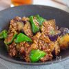 ごはんがすすむ!なすとピーマンのカレーそぼろ炒め
