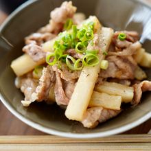 長芋と豚肉のガーリックバター炒め