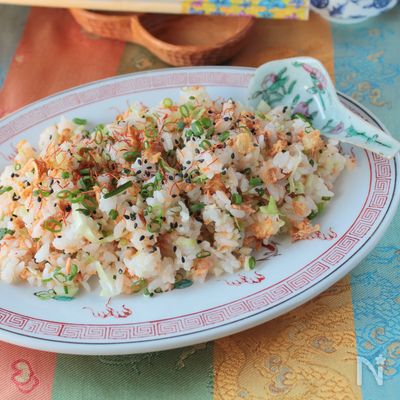 炒めない!鮭と香ばし玉ねぎの楽しいチャーハン
