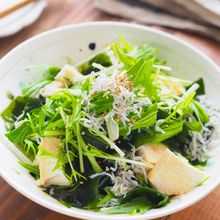 5分！黄金比ドレッシングが絶品『わかめとしらすの中華サラダ』