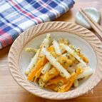 余った大根の皮活用！『大根の皮と人参の香草炒め』