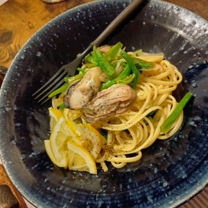 まもの作ってみた!投稿(【牡蠣とほうれん草のガリバタパスタ】ごちそう感たっぷり♪)