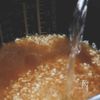 ふっくら美味しい！秋鮭と舞茸の炊き込みご飯の工程1