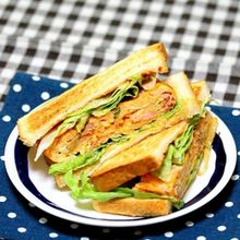 夏休みにいかが？「残ったナポリタンでオムレツ風エッグサンド」