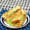 夏休みにいかが?「残ったナポリタンでオムレツ風エッグサンド」