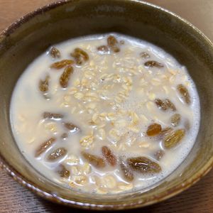 ゴリラの飼育員の作ってみた!投稿(酒粕レーズンのオートミール粥)