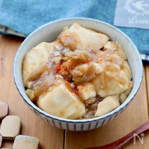 材料2つでご飯が進む!ほっこり豆腐と長ねぎの甘辛とろみ丼
