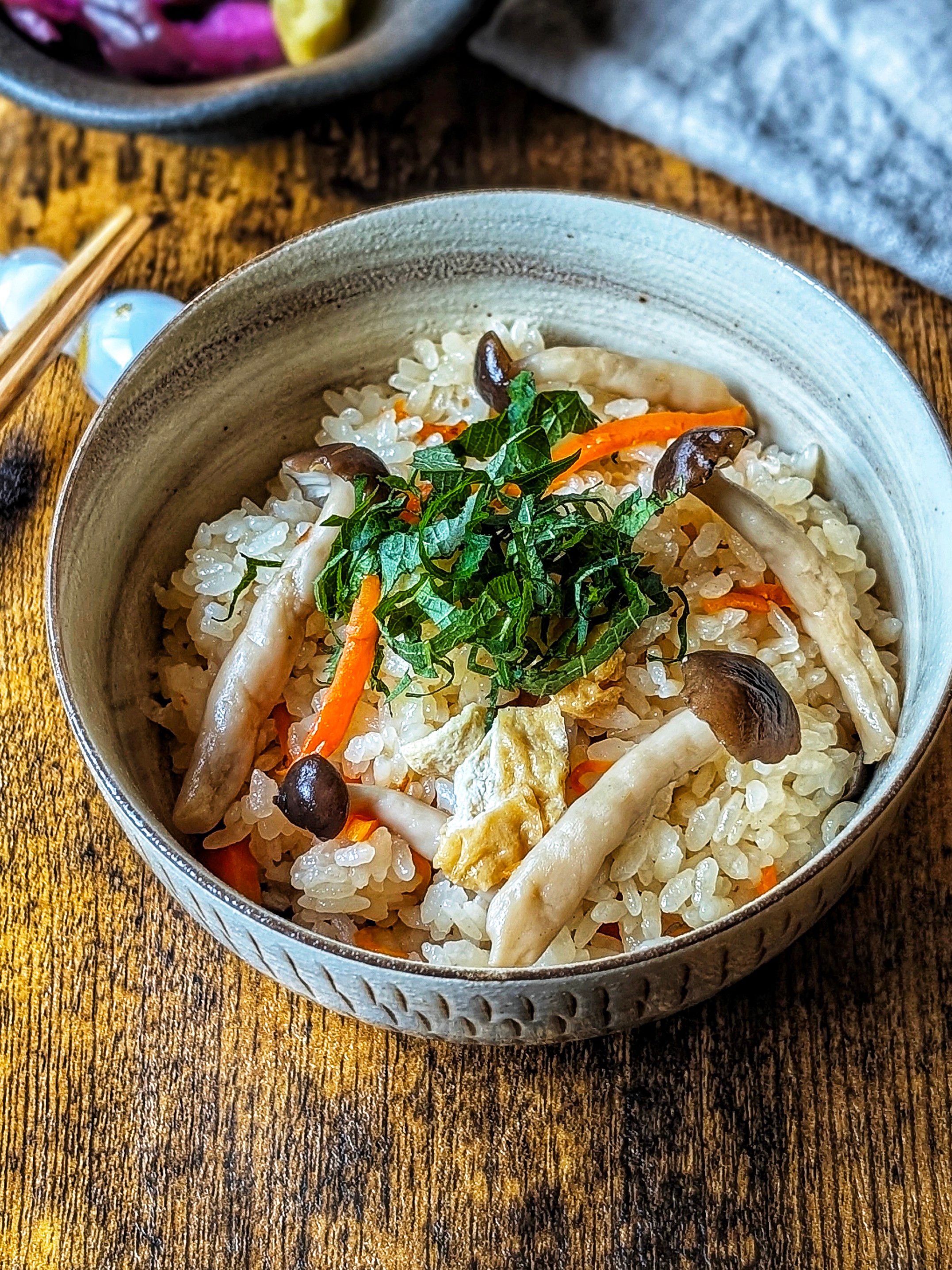 パサつかない！【ごま油仕立ての炊き込みご飯】 | レシピサイトNadia