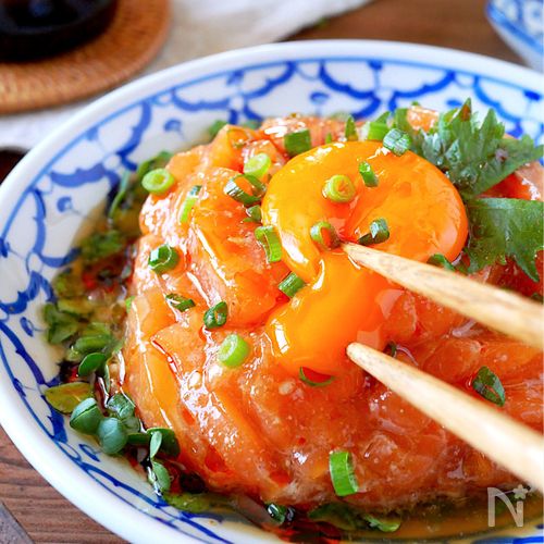 自慢の絶品おつまみ サーモンユッケ レシピサイト Nadia ナディア プロの料理家のおいしいレシピ