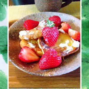 チョロリスの作ってみた!投稿(休日の朝食に！ふんわりフレンチトースト　いちご練乳かけ)