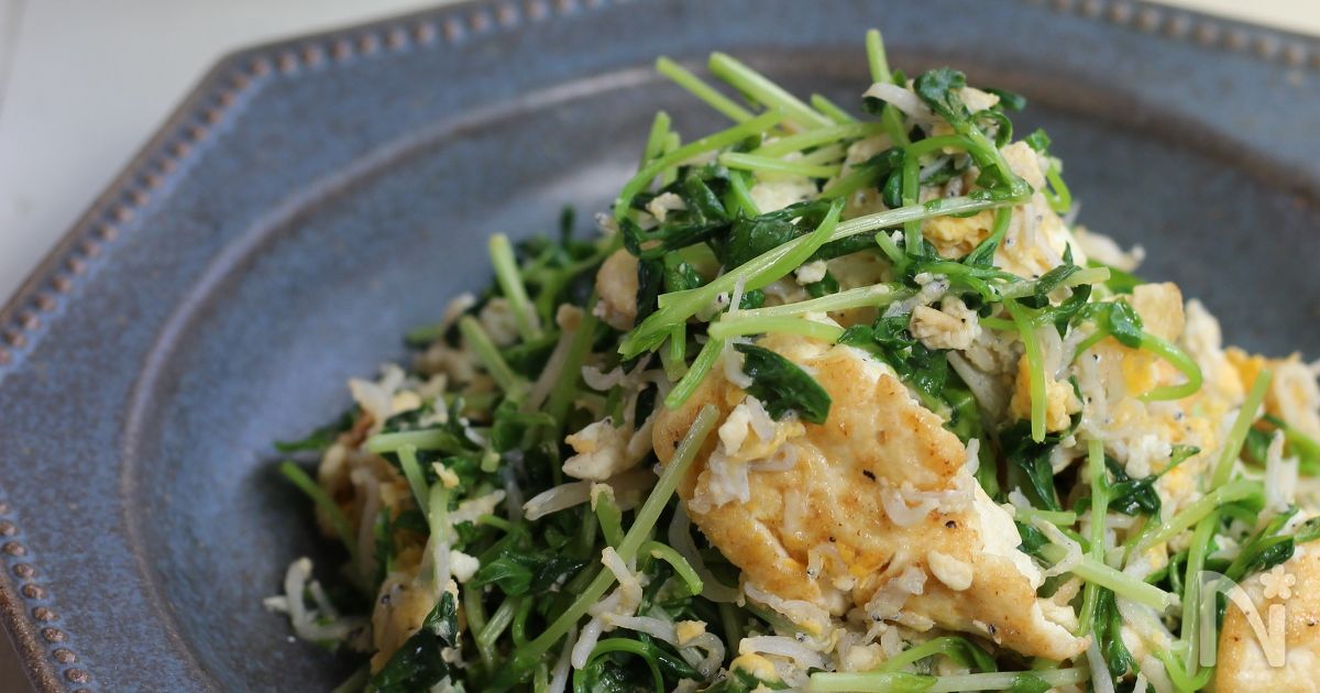 〈包丁まな板不要〉豆苗たっぷり！こんがり豆腐としらすの卵炒め
