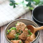 ごまたっぷり！おつまみにバッチリ♡新じゃがのクリチキムチ和え